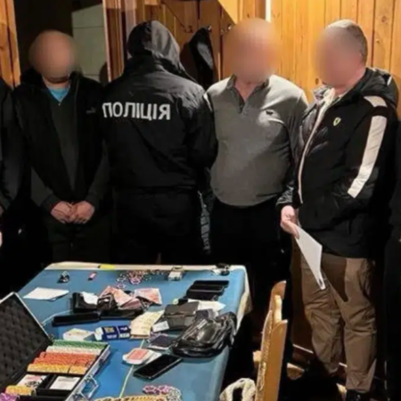 У селі на Закарпатті було ліквідовано нелегальне казино. Конфісковано валюту на суму 224 000 гривень.